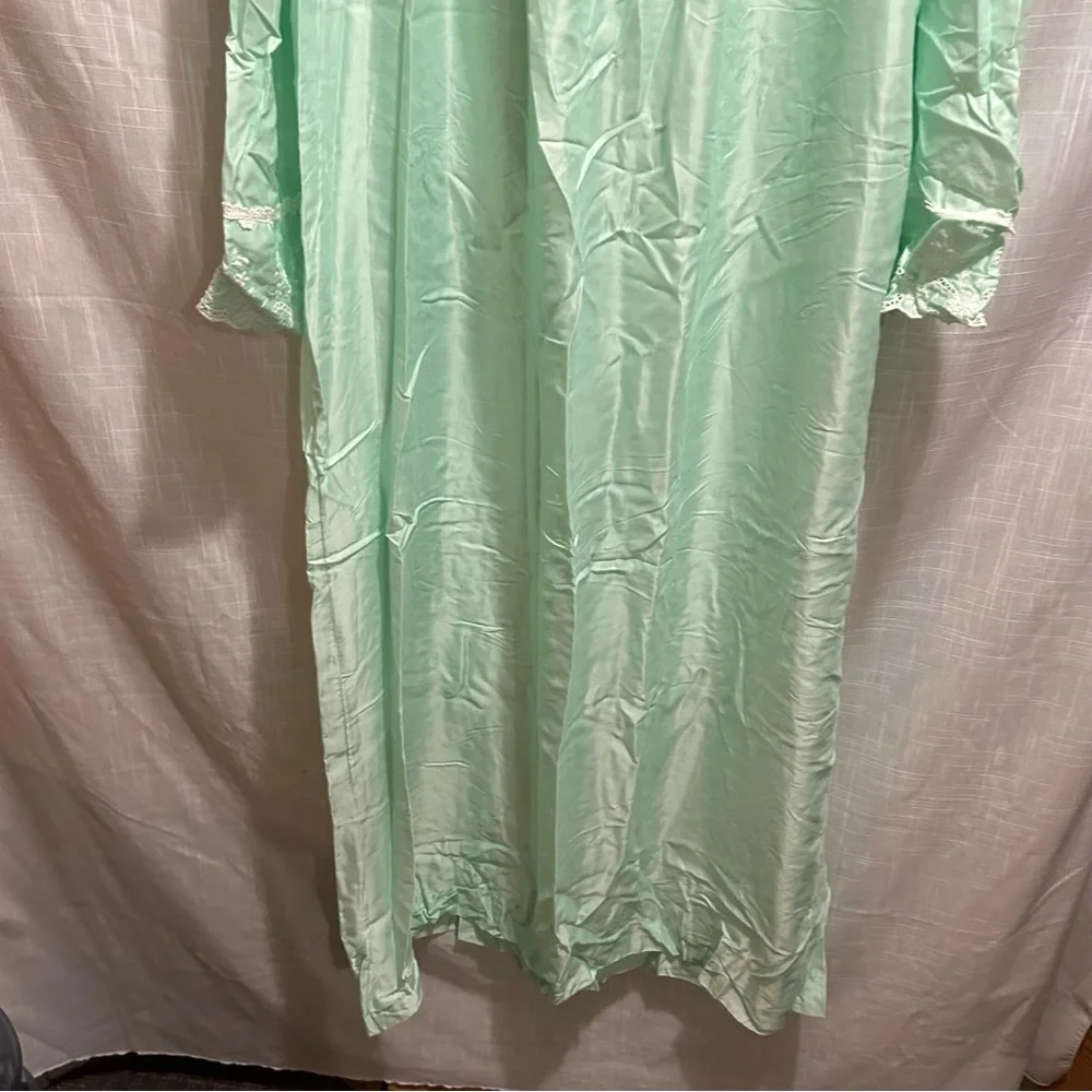 Vintage Barbizon night gown - Picture 4 of 5